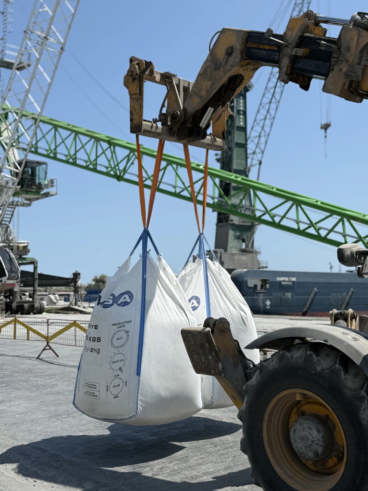 Breakbulk cargo loading